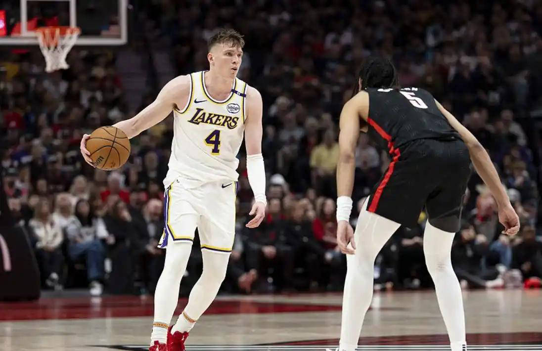 詹姆斯在TL比赛中败北，领先优势明显引发热议！