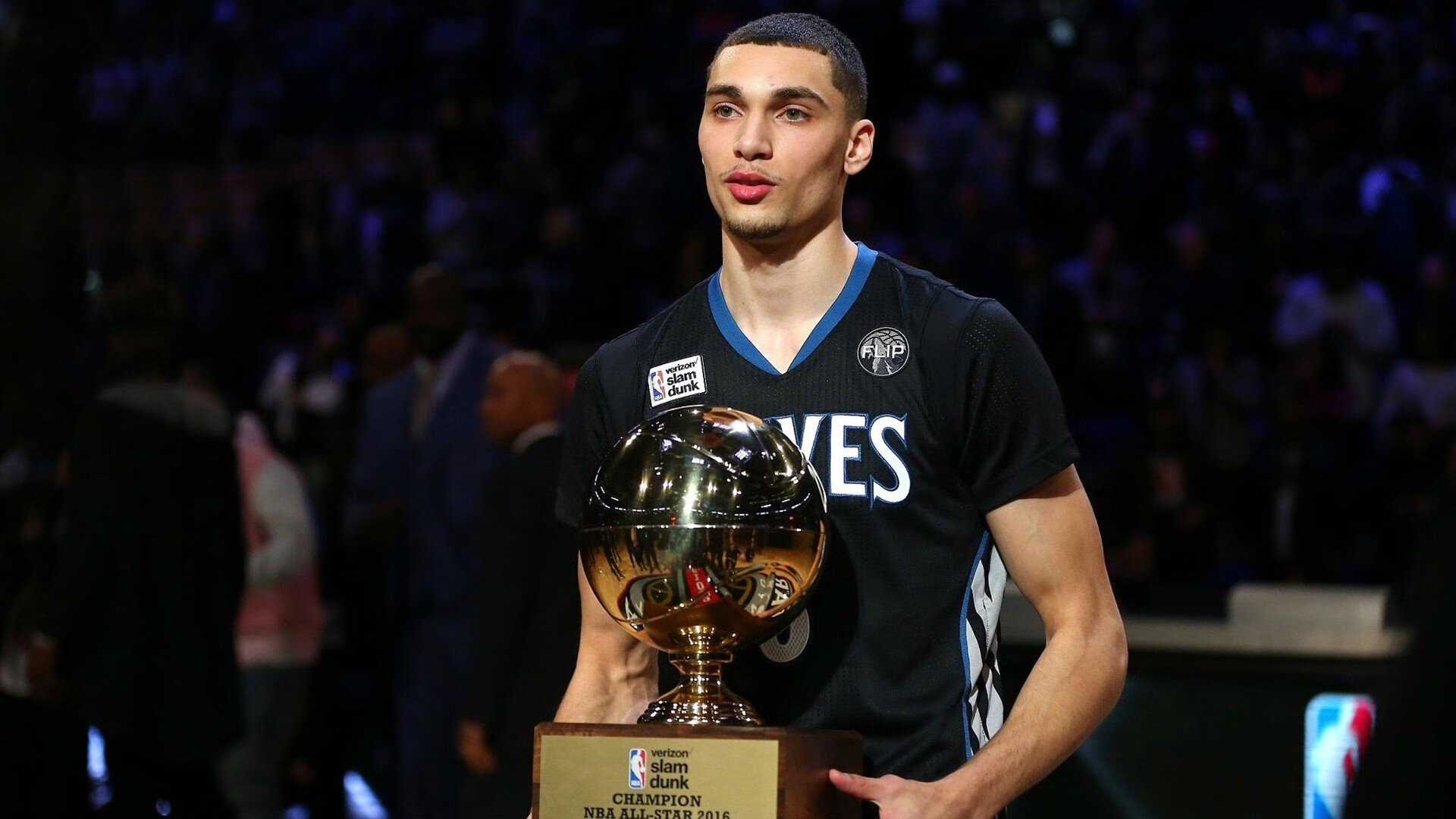 Uzi焦点对战，库里与30激战美国队分钟，反败为胜胜负难料！赛场气氛高涨