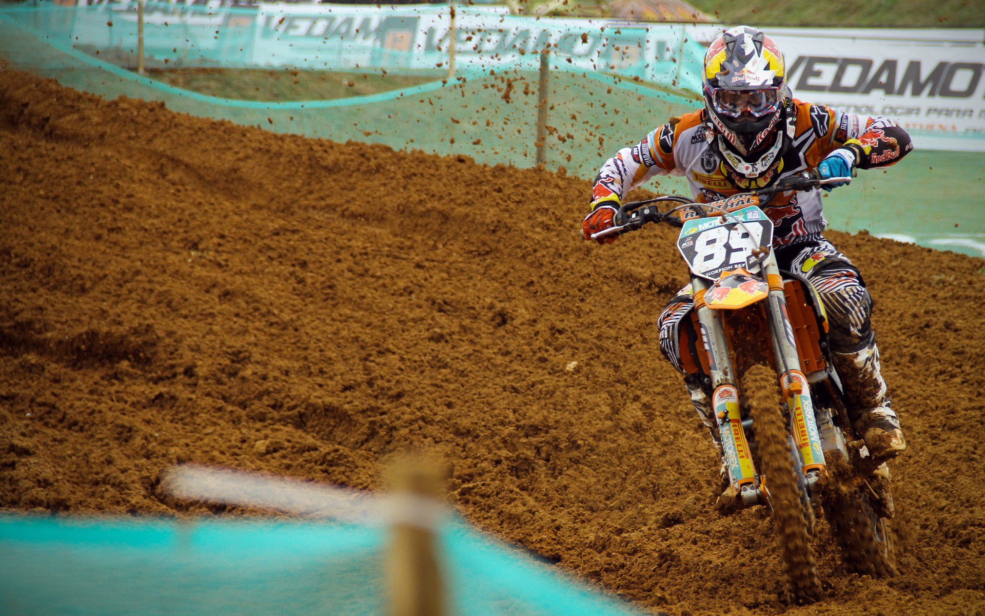  王欣瑜挽救10个赛点晋级 